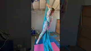 HOW TO DO A KNOT DROP ON THE AERIAL SILK 😱 #short