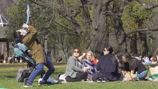 風船を食べるドッキリ / Balloon Eating Prank in Japan Part.1