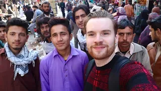 Walking around Rawalpindi & Meeting Pakistani People 🇵🇰 راولپنڈی