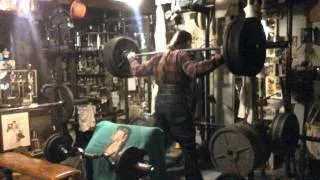 Mike Burch squatting 455 lbs for 7 reps