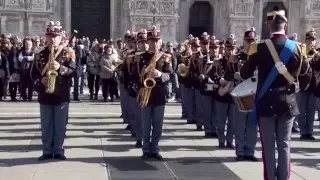 La Banda musicale della Polizia di Stato in piazza del Duomo a Milano