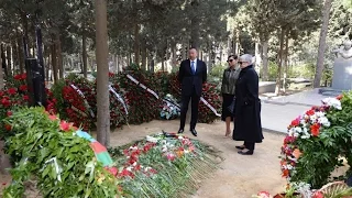 Президент Азербайджана Ильхам Алиев посетил могилу народного писателя Максуда Ибрагимбекова
