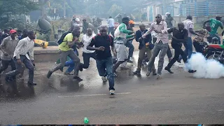 RUTO KWISHA!!RAILA BEDROOM KISUMU RESIDENTS STORMS KISUMU STATEHOUSE AFTER RAILA ANNOUNCED MASS