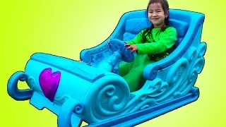 Jannie Plays with Disney Frozen Elsa Ride-On Sleigh
