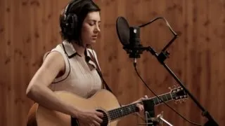 Hannah Trigwell - Headrush (Live & Acoustic from Steelworks Studio)