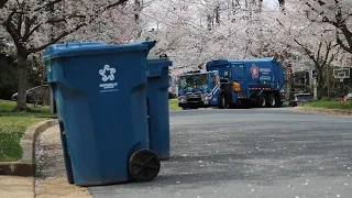 Republic Services Mack LEU Labrie Helping-Hand Garbage Truck