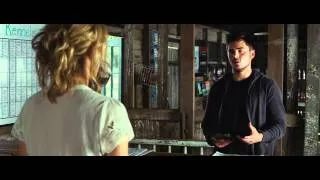 The Lucky One exclusieve clip 'Can I help you'