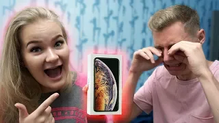 ПОДАРИЛА НОВЫЙ iPhone XS! ДО СЛЁЗ! ОН В ШОКЕ! ПРАНК ПОДАРОК БРАТУ! Реакция на Айфон 10S Prank