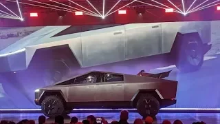 Броньоване скло у авто Tesla тріснуло просто на презентації