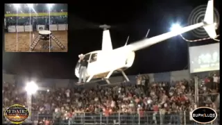 Locutor de Rodeio Edair Casagrande chegando de helicóptero no rodeio Aimorés Mg 2013