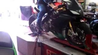 Aprilia RSV4 making 156hp on the Dynojet dyno