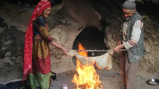 Old Love Story in a Cave | They Lovers have Life in a Cave Like 2000 Years Ago | Living in Village