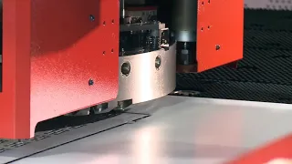 AMADA - EM M2 Punchingmachine at Work