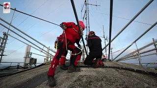 Sauvetage périlleux, un ouvrier blessé à plus de 40 mètres du sol