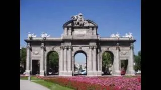 LA PUERTA DE ALCALÁ   VICTOR Y ANA