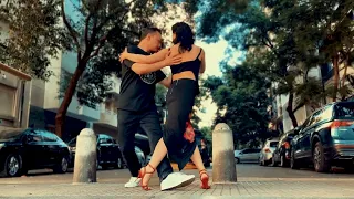 Dancing tango on Buenos Aires streets - Irina & Zair - El Cachivache - Gloria