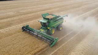 New John Deere S780 Harvesting Barley