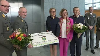 Geburtstagsständchen der Militärpolizei für Landeshauptfrau Johanna Mikl-Leitner in St. Pölten