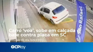 Carro ‘voa’ em acidente inusitado em Santa Catarina