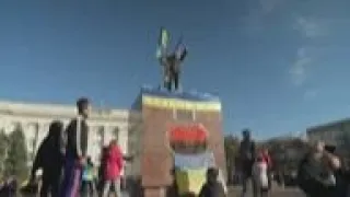 Kherson residents celebrate end of occupation