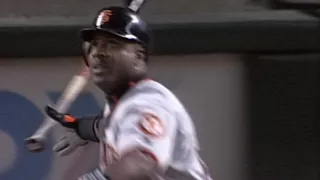 Barry Bonds DEMOLISHES his 45th home run of 2001