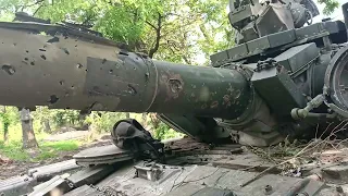 Танк после плотного артобстрела.(tank after a close artillery shelling)