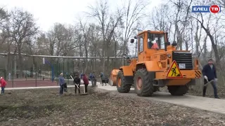 В Петровском парке прошел общегородской субботник