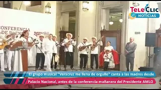 Grupo veracruzano canta a las madres desde Palacio Nacional