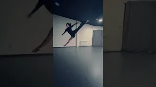 Kseniya Kts / contemporary dance / floorwork / partertechnique