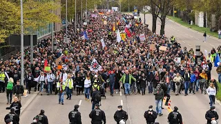 Andrang bei Querdenken-Demo in Stuttgart größer als erwartet