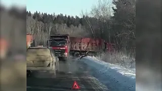 Грузовик с углём перевернулся в Углегорском районе