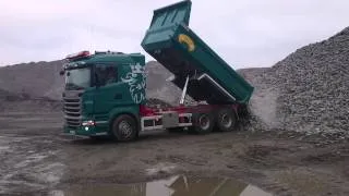 Scania R480 tipping gravel