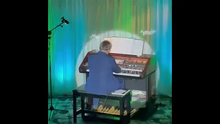 Video :62 Lewis Scott @ The Roland AT900c with his cover of Copacabana.