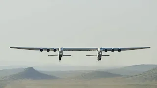 Самый большой самолет в мире совершил первый полет