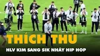 Xem HLV trưởng đội tuyển Việt Nam Kim Sang Sik nhảy hip hop trên sân