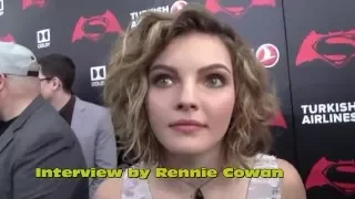 BATMAN V SUPERMAN - NYC PREMIERE - Interview with Camren Bicondova (Gotham TV Series).