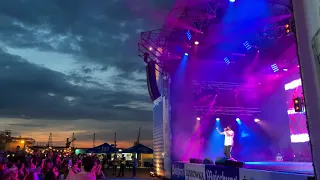 Олег Кензов на летней концертной арене Морвокзал. Папин бродяга и #ОбстановкаПоКайфу