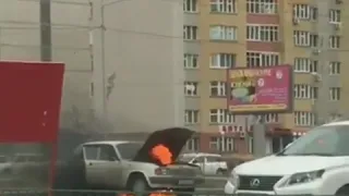 Мужчина в Тюмени спас ребенка из горящей машины