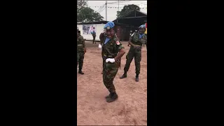 EXCITED GHANAIAN🇬🇭 FEMALE SOLDIERS IN CRAZY DANCE BATTLE⚫THE LATEST 🗯TRENDING AND HOTTEST 🔥VIDEO!