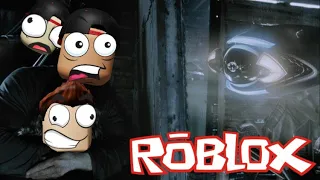 Hiding from a PROBE with the BOYS in ROBLOX! (War of The Worlds Multiplayer Survival!)