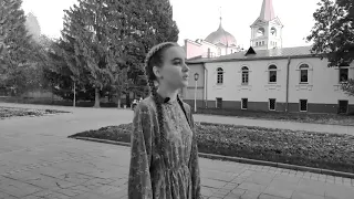 Алена Максименко читает стихотворение Сергея Есенина Запели тесаные дроги