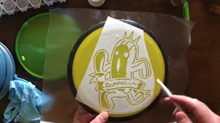 Golf disc dyeing technique