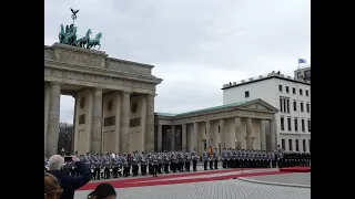 Musikkorps Bundeswehr Hymne König Charles III und Präsident Steinmeier Berlin Brandenburger Tor 2023