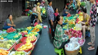 Cambodian street food - Walking at wet market & Activities Khmer people buying fresh foods KH