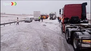 Массовое ДТП автомобилей под Красноярском. Дорожные условия проезжей части оставляют желать лучшего.