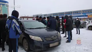 Кузбасские полицейские и сотрудники Росгвардии выявили на рынке в Кемерове мигранта-нарушителя
