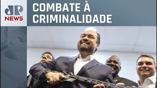 Cláudio Castro entrega 500 fuzis para Polícia Civil do Rio de Janeiro