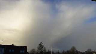 Weerbericht woensdagochtend: Buien en veel wind