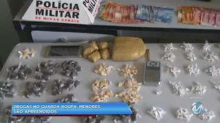Menores são apreendidos e polícia encontra droga no guarda-roupa de casa em Montes Claros