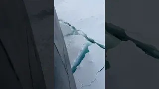 Как атомный ледокол колет лёд 🥶